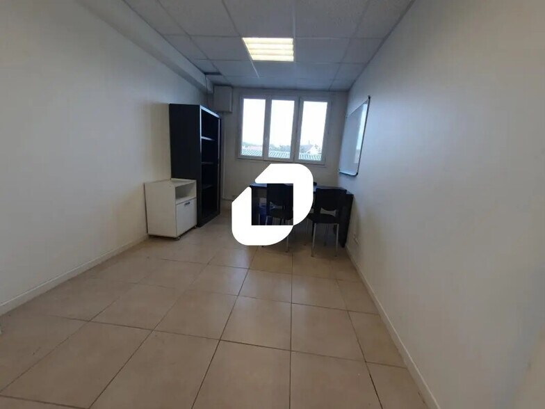 Bureau dans Montfermeil à louer - Photo de l’immeuble – Image 2 sur 5