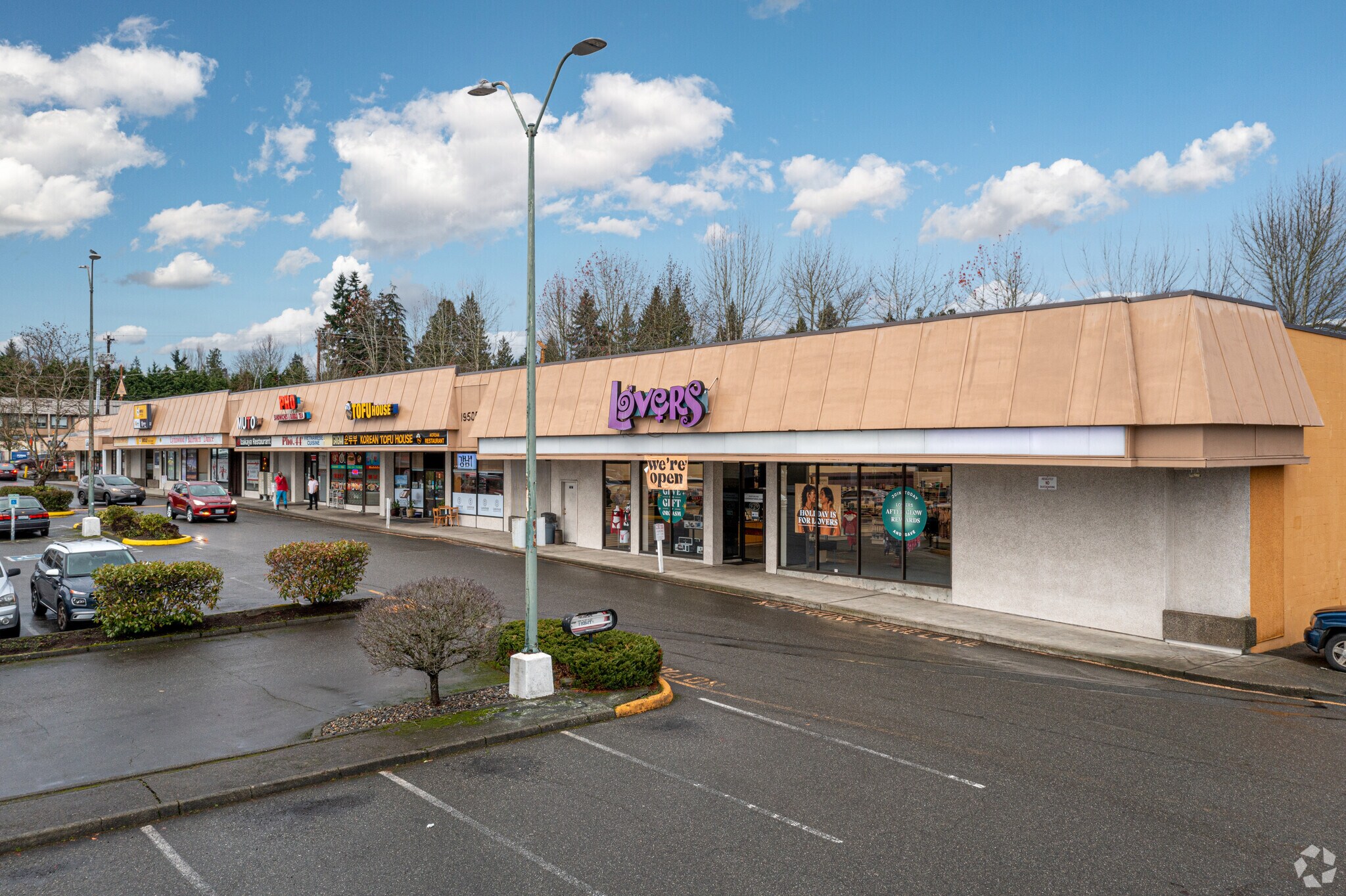 19405-19515 44th Ave, Lynnwood, WA à louer Photo de l’immeuble– Image 1 sur 10