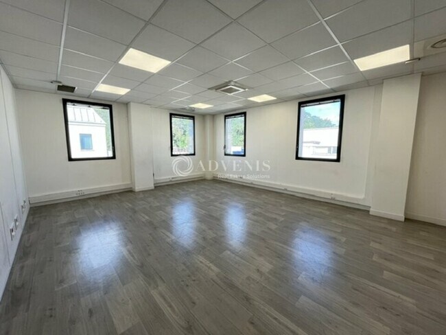 Plus de détails pour Bureau à louer