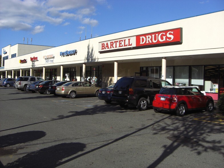 14130 Juanita Dr NE, Kirkland, WA à louer - Photo de l’immeuble – Image 2 sur 4