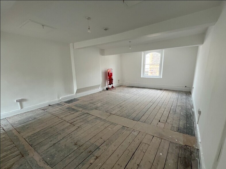 73 High St, Weston Super Mare à louer - Photo de l’immeuble – Image 3 sur 3