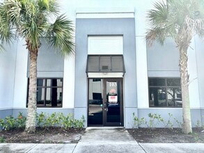 9150 Belvedere Rd, Royal Palm Beach, FL à louer Photo de l’immeuble– Image 2 sur 7