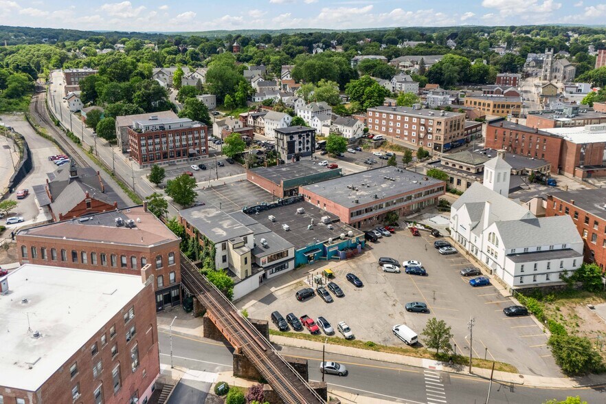 259 Main st, Woonsocket, RI à vendre - Photo de l’immeuble – Image 2 sur 16