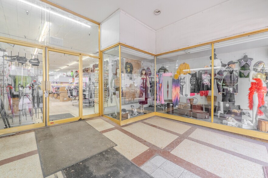 1421-1425 Boul Saint Laurent, Montréal, QC à louer - Photo de l’immeuble – Image 1 sur 14