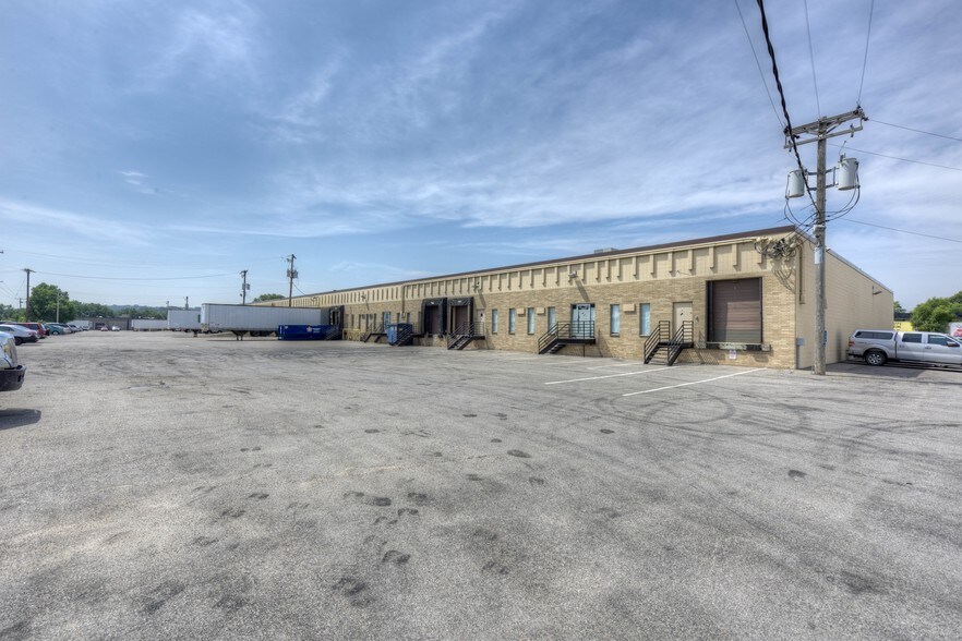 240 Fillmore Ave E, Saint Paul, MN à louer - Photo de l’immeuble – Image 2 sur 47