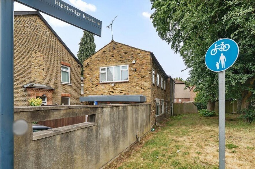 40 New Windsor St, Uxbridge à vendre - Photo de l’immeuble – Image 1 sur 14