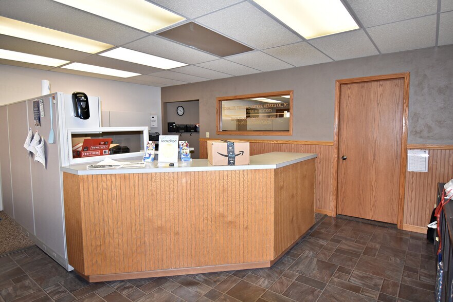 14 E Charles St, Oelwein, IA à vendre - Photo de l’immeuble – Image 3 sur 15