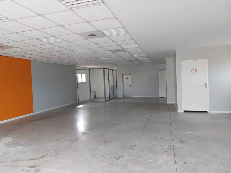 Local d’activités dans Saint-Cyr-sur-Mer à louer - Photo intérieure – Image 3 sur 6