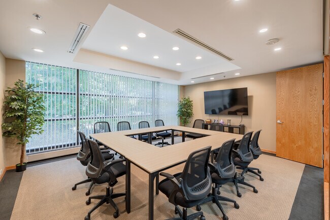 Plus de détails pour 40900 Woodward Ave, Bloomfield Hills, MI - Coworking à louer