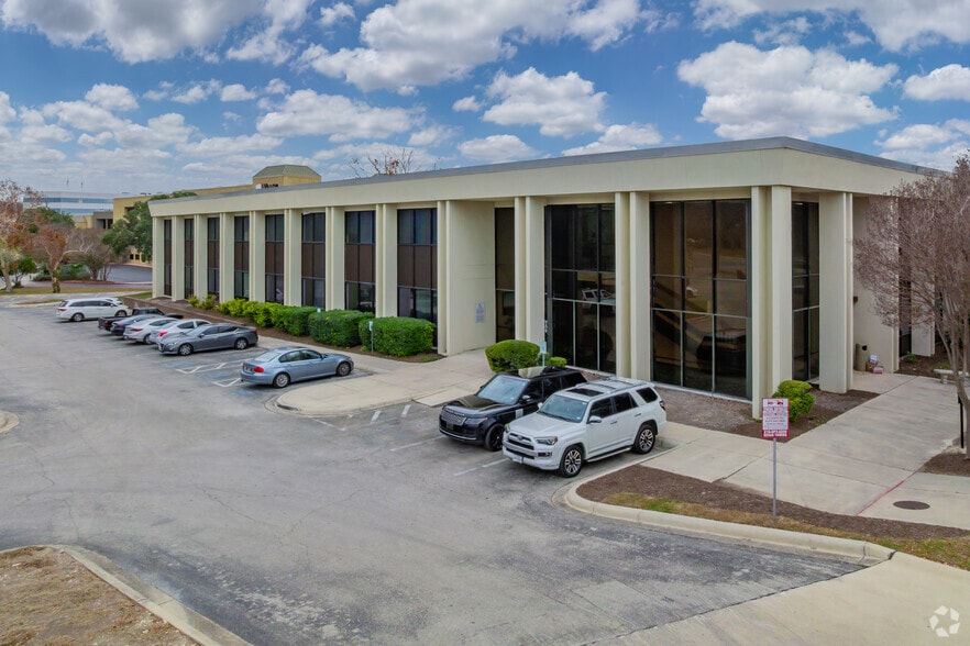 4241 E Piedras Dr, San Antonio, TX à vendre - Photo principale – Image 1 sur 6