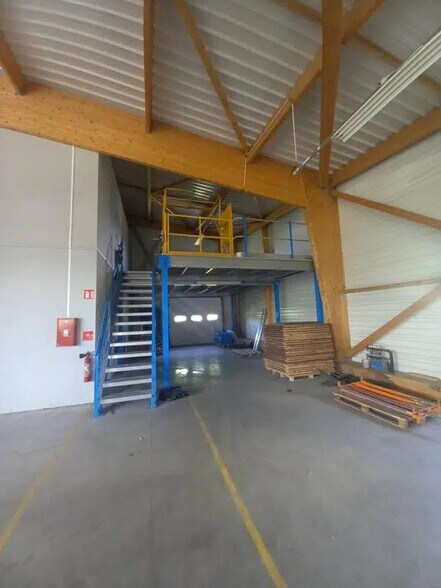 Local d’activités dans Verson à louer - Photo de l’immeuble – Image 2 sur 4