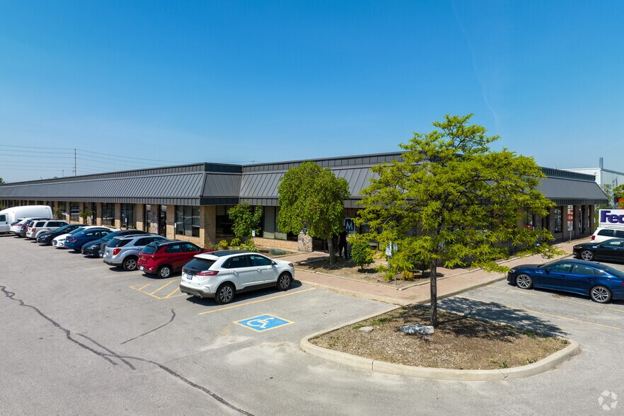 6305 Northam Dr, Mississauga, ON à louer - Photo de l’immeuble – Image 2 sur 5
