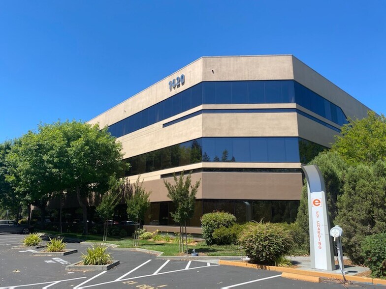 1420 N McDowell Blvd, Petaluma, CA à louer - Photo de l’immeuble – Image 2 sur 14