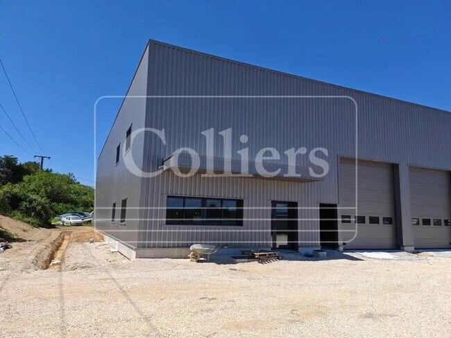 Plus de détails pour 281 Avenue Des Chasseens, Gardanne - Bureau, Local d'activités à louer