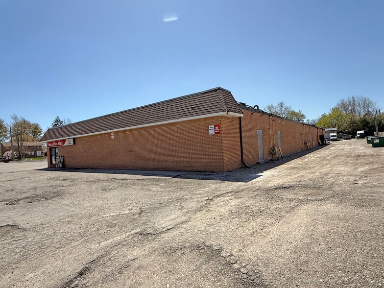 112-128 W Oriole Pky, Elmira, ON à vendre - Photo de l’immeuble – Image 3 sur 5