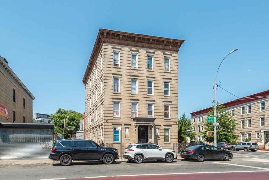 1298 Rogers Ave, Brooklyn, NY à vendre - Photo de l’immeuble – Image 2 sur 48