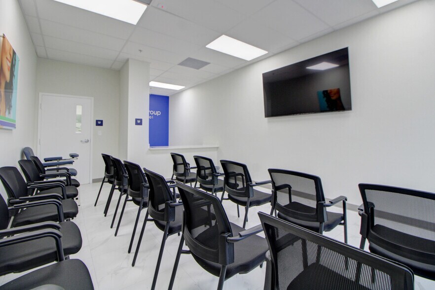 304 N Krome Ave, Homestead, FL à louer - Photo de l’immeuble – Image 3 sur 33