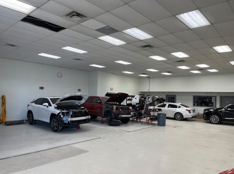 9916 US-290, Austin, TX à louer - Photo de l’immeuble – Image 3 sur 3