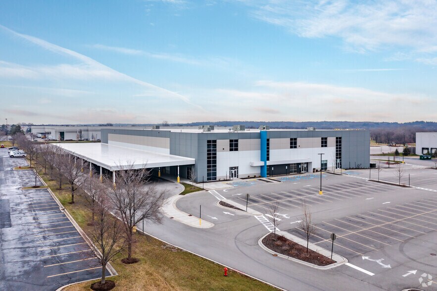 250 Airport Rd, Elgin, IL à louer - Photo de l’immeuble – Image 2 sur 4