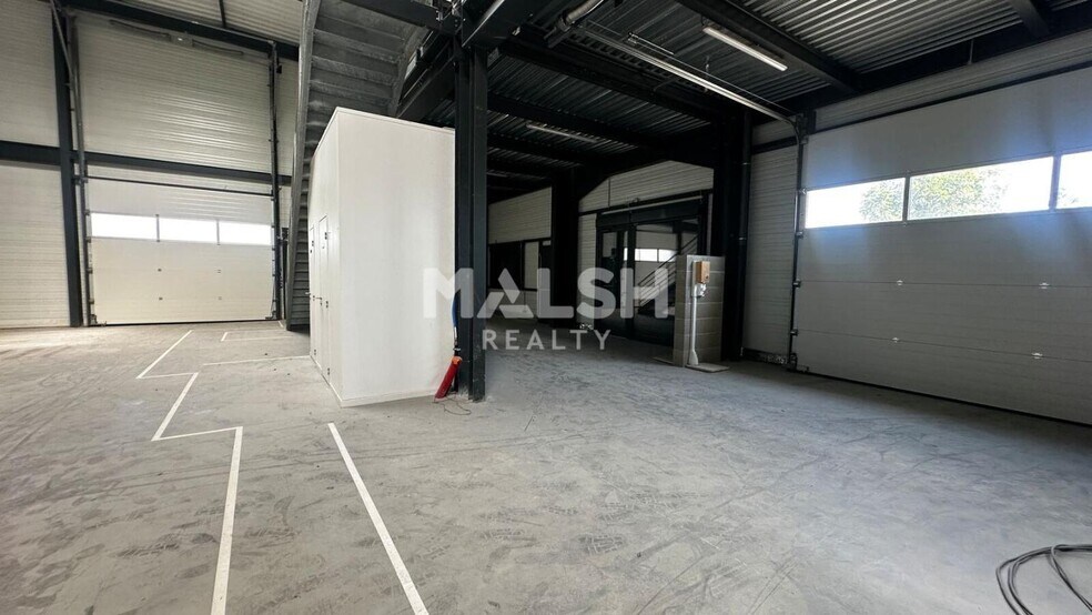 Local d’activités dans Trévoux à louer - Photo de l’immeuble – Image 3 sur 12
