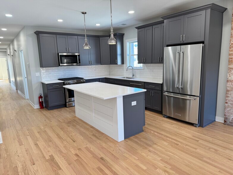 20 W Jefferson Ave, Naperville, IL à louer - Photo de l’immeuble – Image 2 sur 6