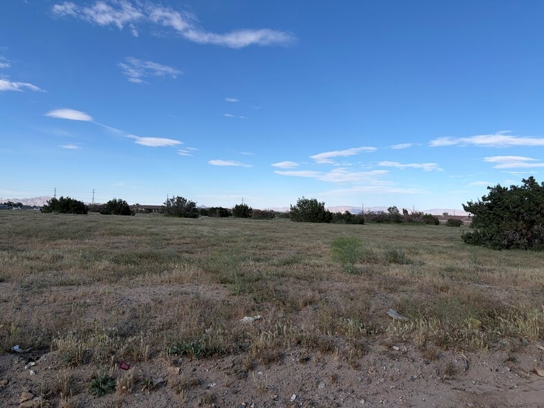 1 Santa Fe Ave, Hesperia, CA à vendre - Photo de l’immeuble – Image 2 sur 7