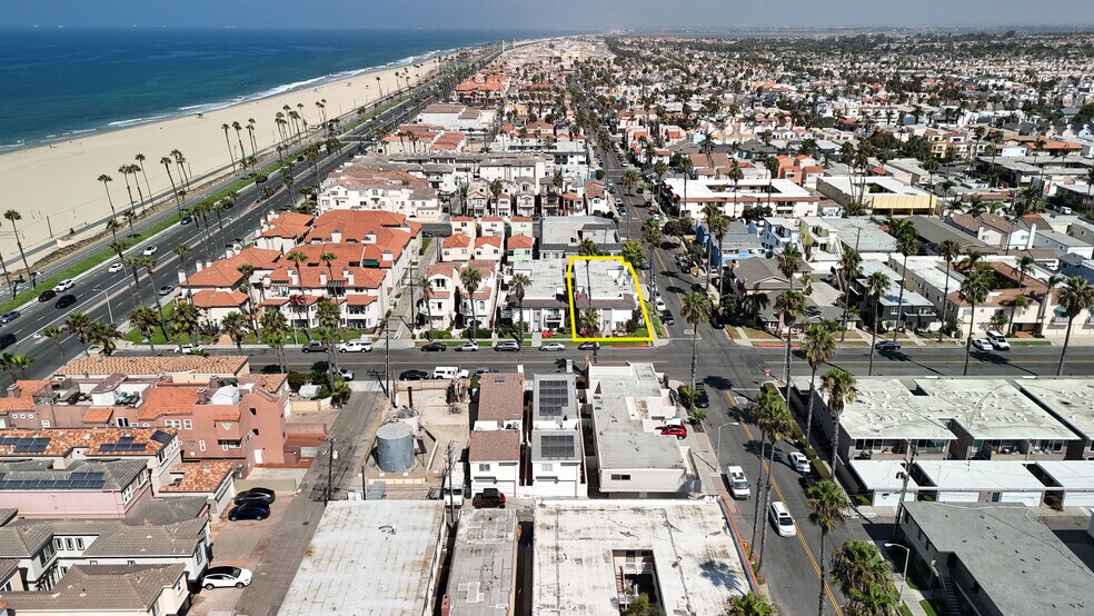123 14th St, Huntington Beach, CA à vendre - Photo de l’immeuble – Image 3 sur 9
