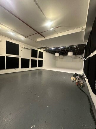 Plus de détails pour 352 Troutman st, Brooklyn, NY - Local d'activités à louer