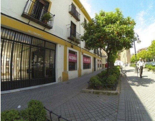 Local commercial dans Córdoba, Córdoba à louer - Photo de l’immeuble – Image 1 sur 11