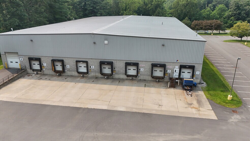 620 Van Patten Dr, Clifton Park, NY à louer - Photo de l’immeuble – Image 3 sur 11