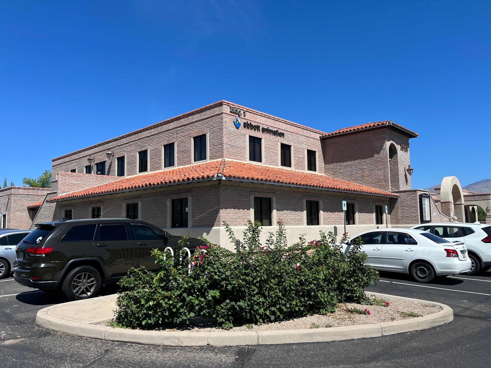 1951 N Wilmot Rd, Tucson, AZ à louer Photo de l’immeuble– Image 1 sur 4