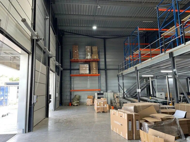 Local d’activités dans Fréjus à louer - Photo intérieure – Image 2 sur 9