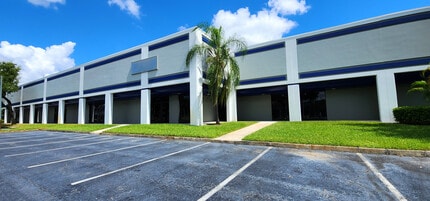 10050 NW 116th Way, Medley, FL à louer Photo intérieure– Image 1 sur 2