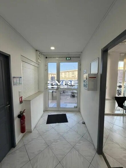 Local commercial dans Marseille à louer - Hall d’entrée – Image 3 sur 6