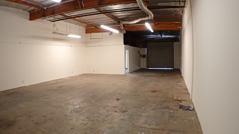 19215 Parthenia St, Northridge, CA à louer - Photo de l’immeuble – Image 3 sur 3
