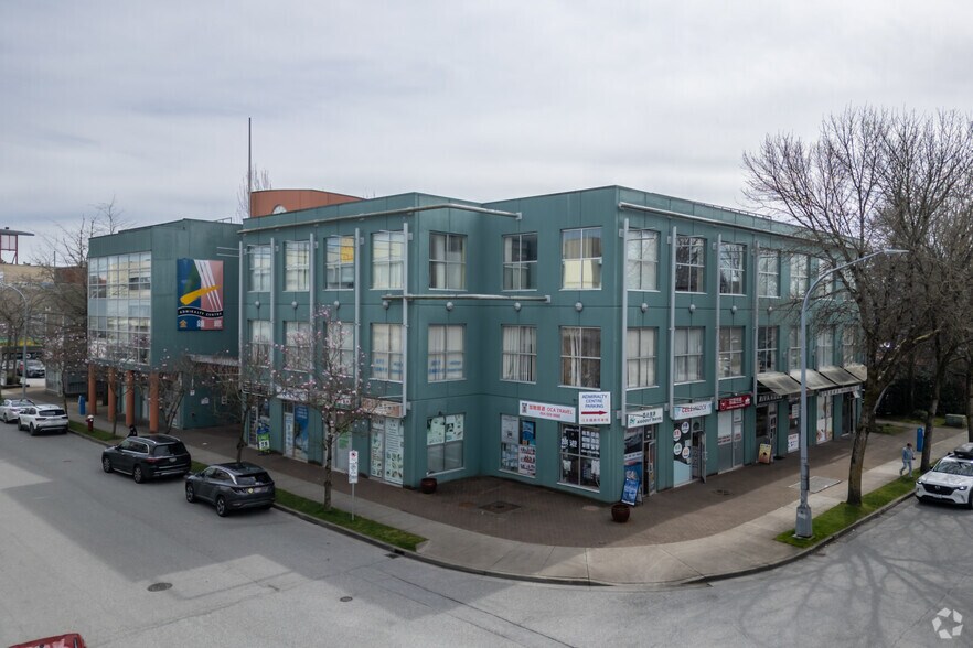 8700 McKim Way, Richmond, BC à vendre - Photo principale – Image 1 sur 5