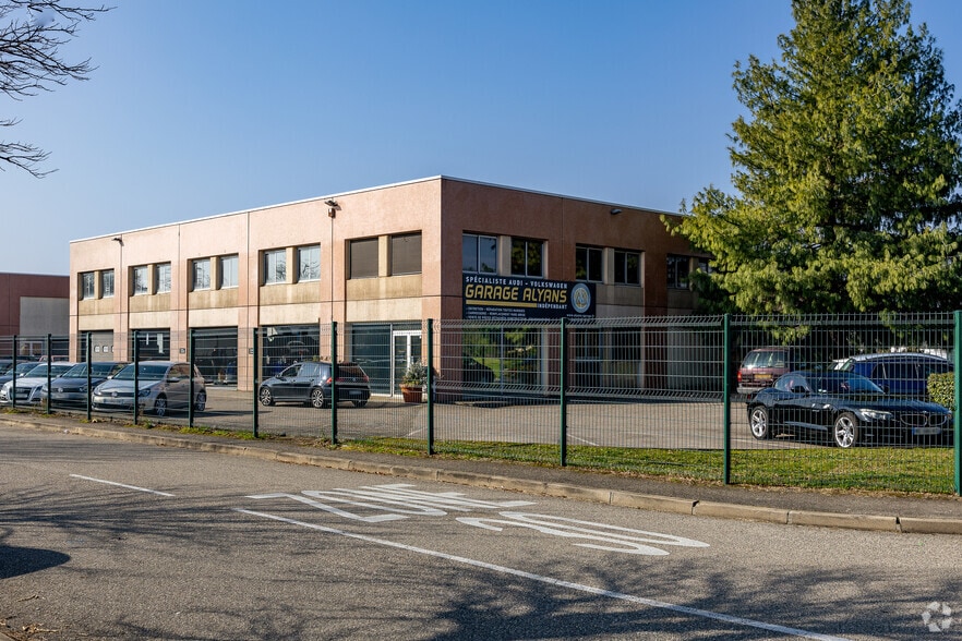 Local commercial dans Chassieu à louer - Photo de l’immeuble – Image 2 sur 2