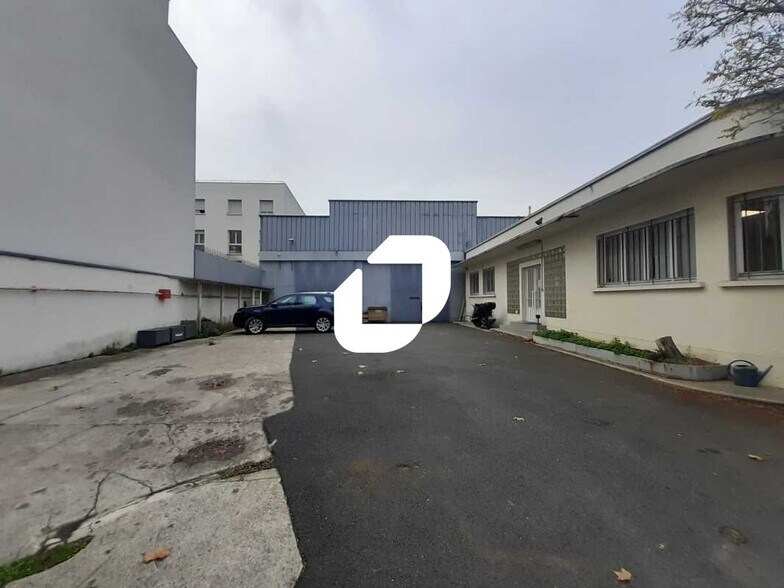 Local d'activités dans Saint-Denis à vendre - Photo de l’immeuble – Image 2 sur 8