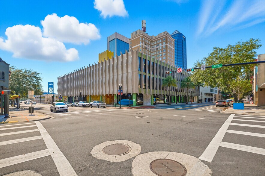 40 E Adams St, Jacksonville, FL à louer - Photo de l’immeuble – Image 2 sur 13