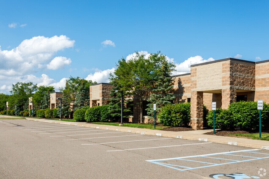 100% Net-Leased Ann Arbor Portfolio portefeuille de 2 biens à vendre sur LoopNet.fr - Photo principale – Image 2 sur 15