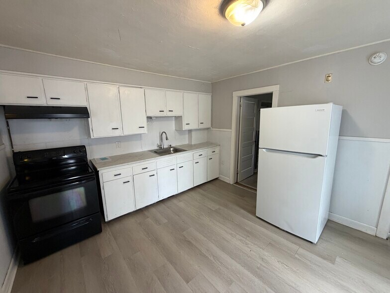 42 Spruce St, Sanford, ME à vendre - Photo de l’immeuble – Image 3 sur 5