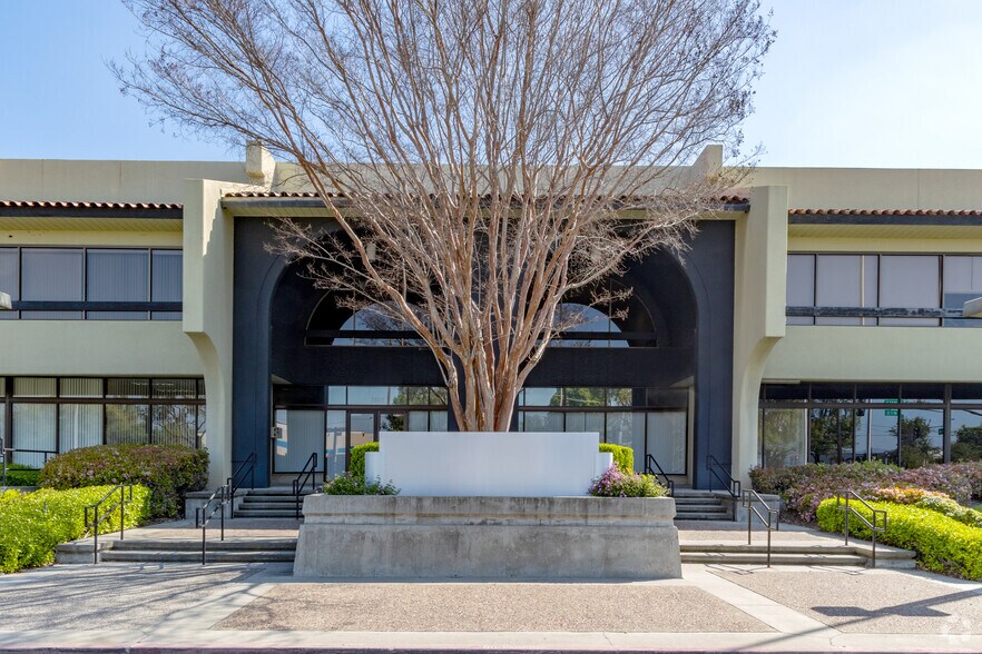 2805 Bowers Ave, Santa Clara, CA à louer - Photo de l’immeuble – Image 2 sur 14