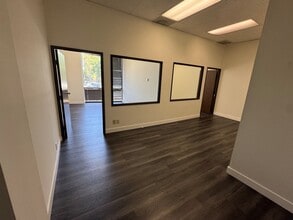17525 Ventura Blvd, Encino, CA à louer Photo intérieure– Image 1 sur 1