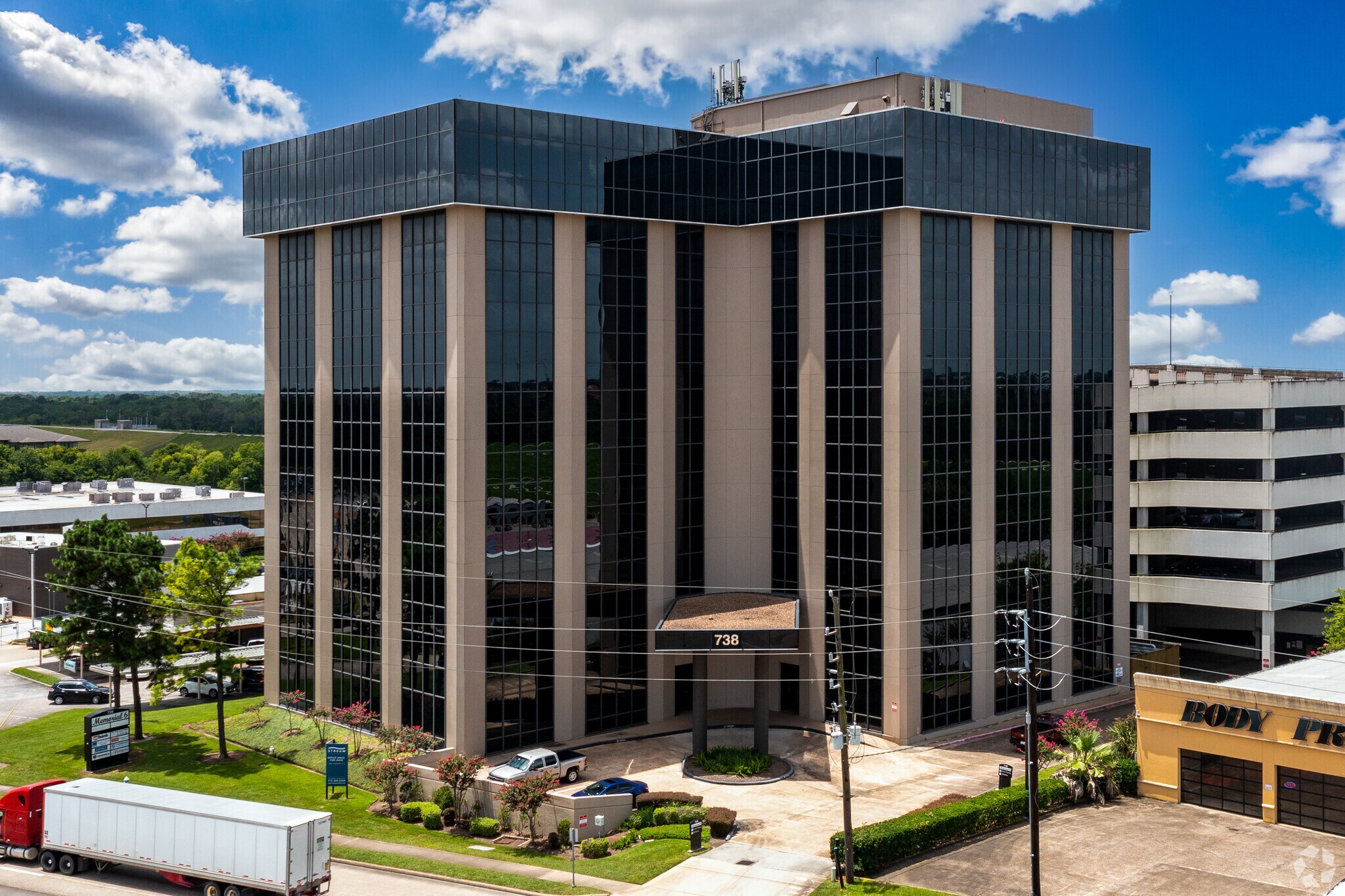 738 Highway 6 S, Houston, TX à louer Photo principale– Image 1 sur 9