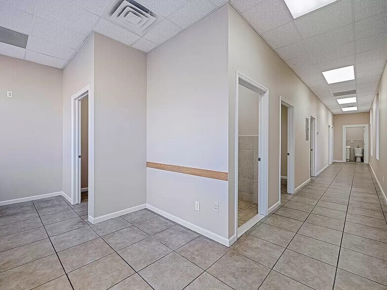 7302 6th Ave, Brooklyn, NY à louer - Photo de l’immeuble – Image 3 sur 3