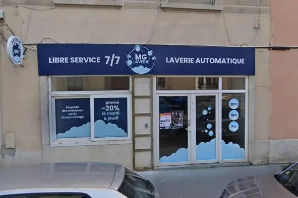 Local commercial dans Oullins à louer Photo de l’immeuble– Image 1 sur 2