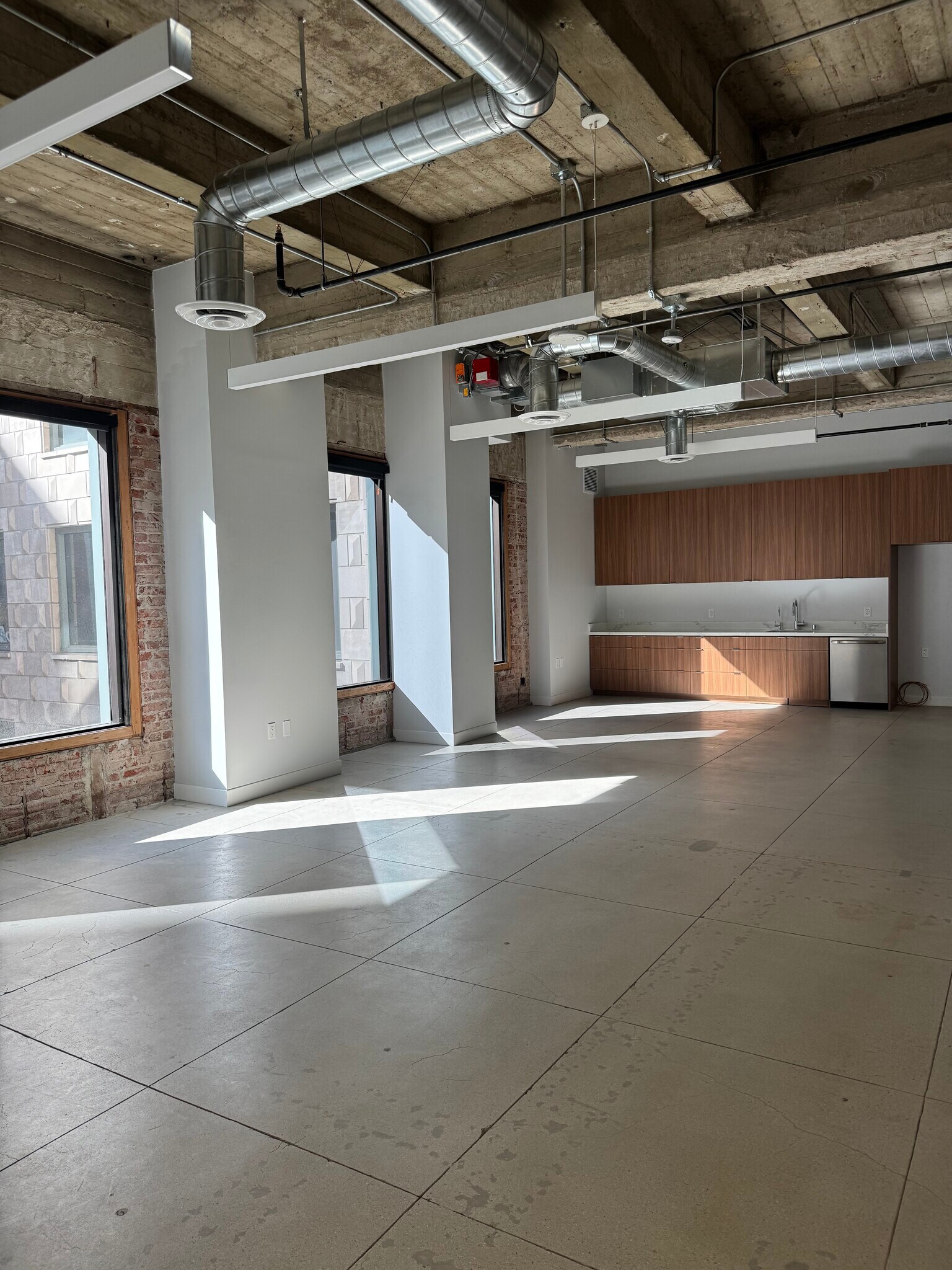 523 W 6th St, Los Angeles, CA à louer Photo intérieure– Image 1 sur 3