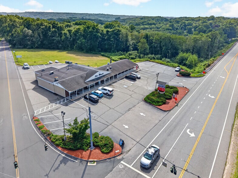 352 Route 2, Preston, CT à louer - Photo de l’immeuble – Image 2 sur 16