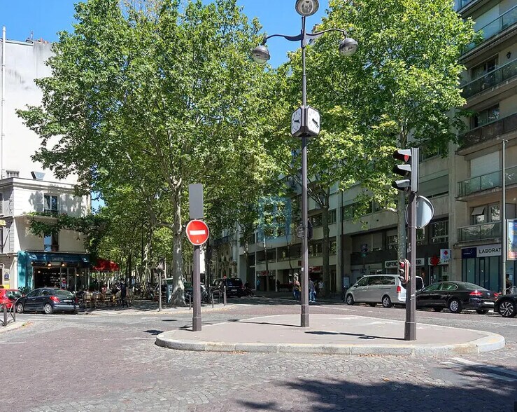 Local commercial dans Paris à louer - Photo de l’immeuble – Image 2 sur 2