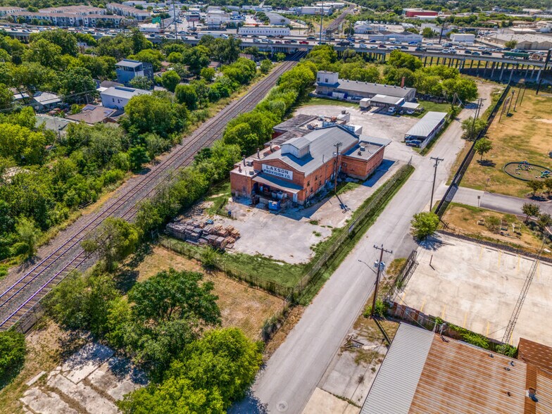 264 & 250 W Lachapelle, San Antonio, TX à vendre - Photo de l’immeuble – Image 2 sur 10